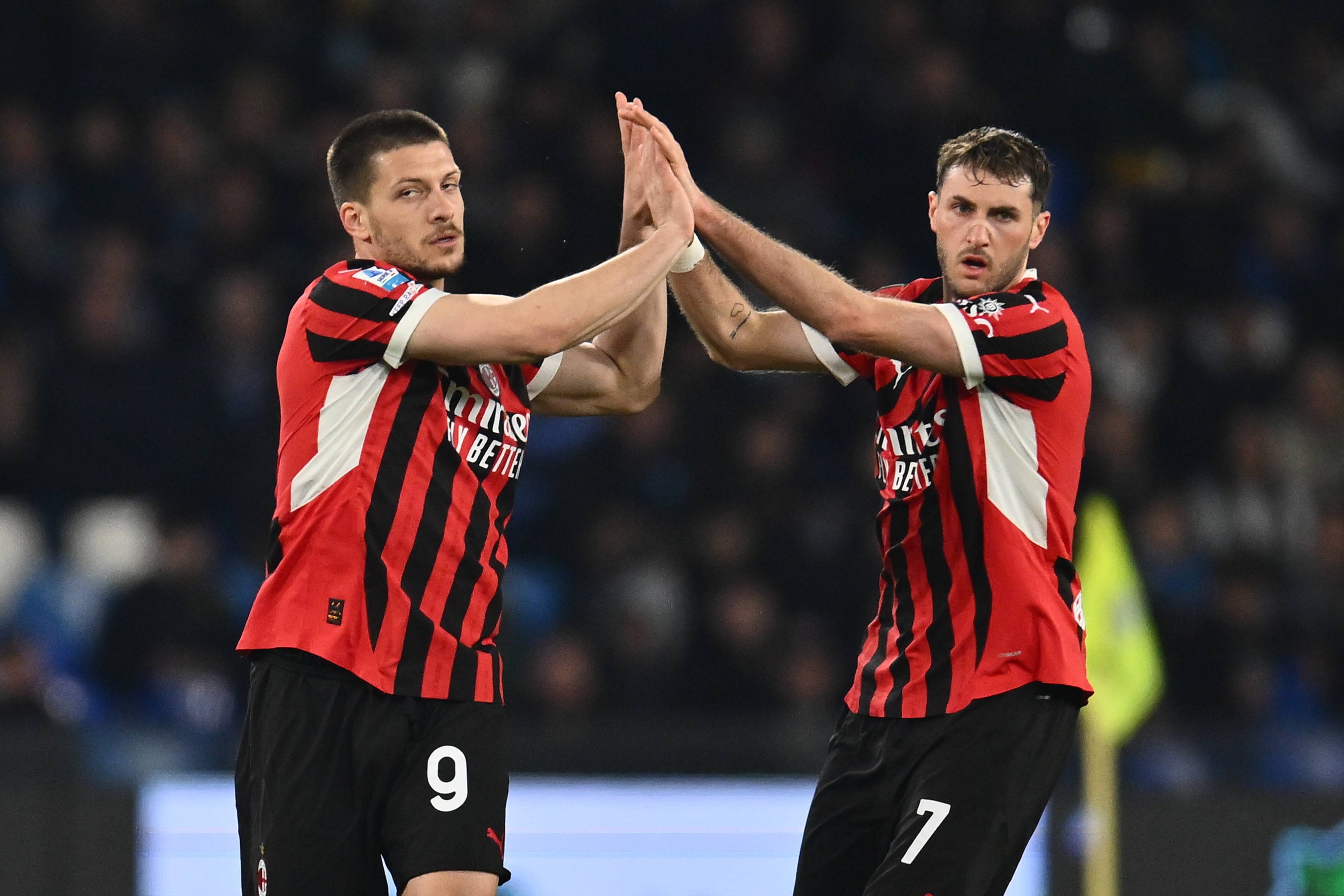 包含AC米兰中场传球技术精湛，助攻为球队贡献的词条